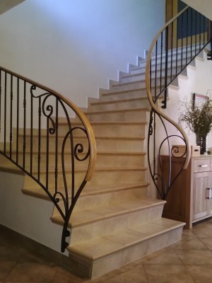 Cena stopniščne ograje